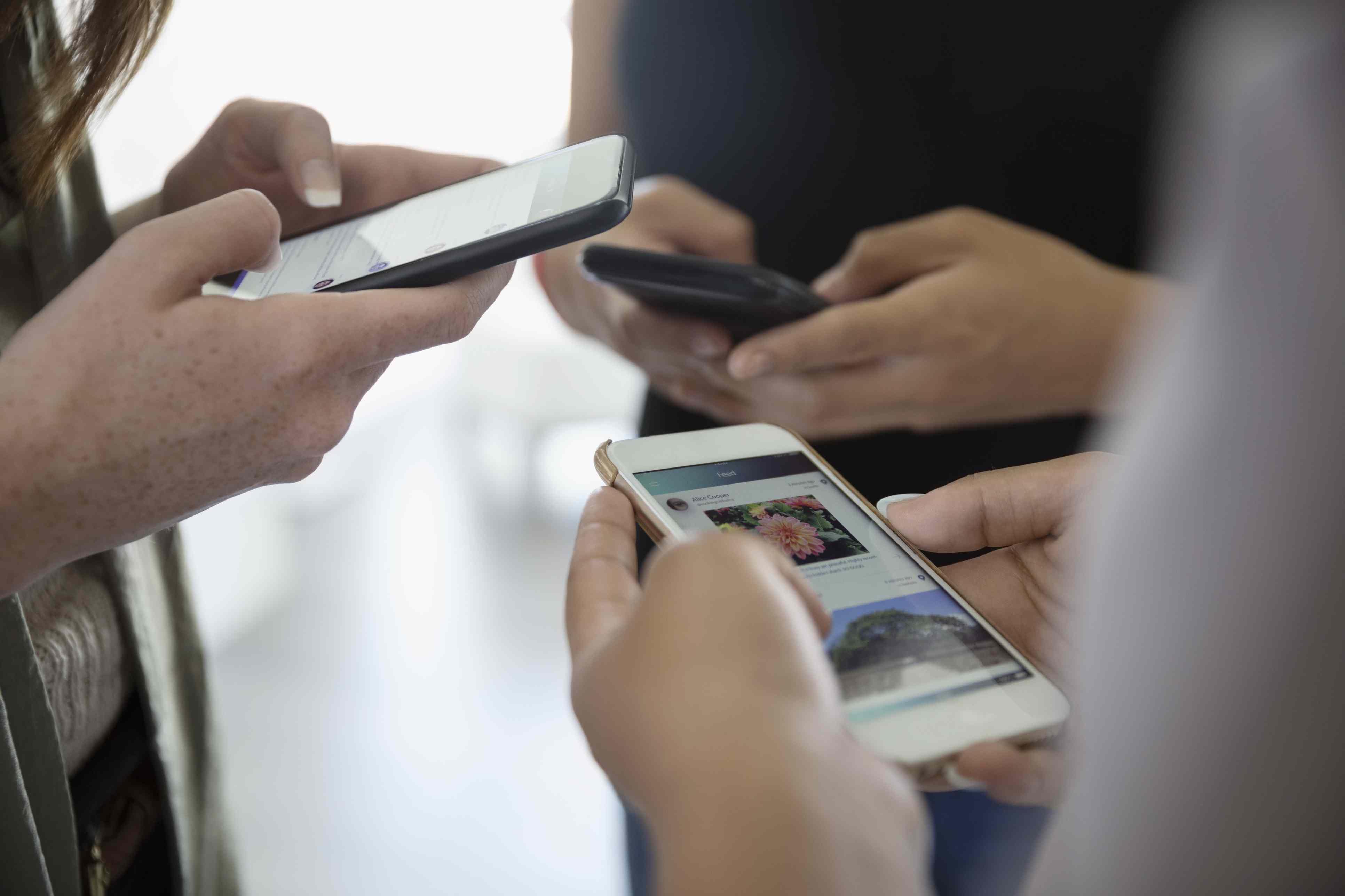 whatsapp，不仅仅是通讯，还是什么？