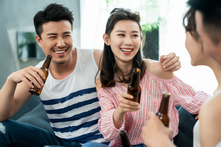 whatsapp如何聊天_whatsapp聊天壁纸_whatsapp是什么