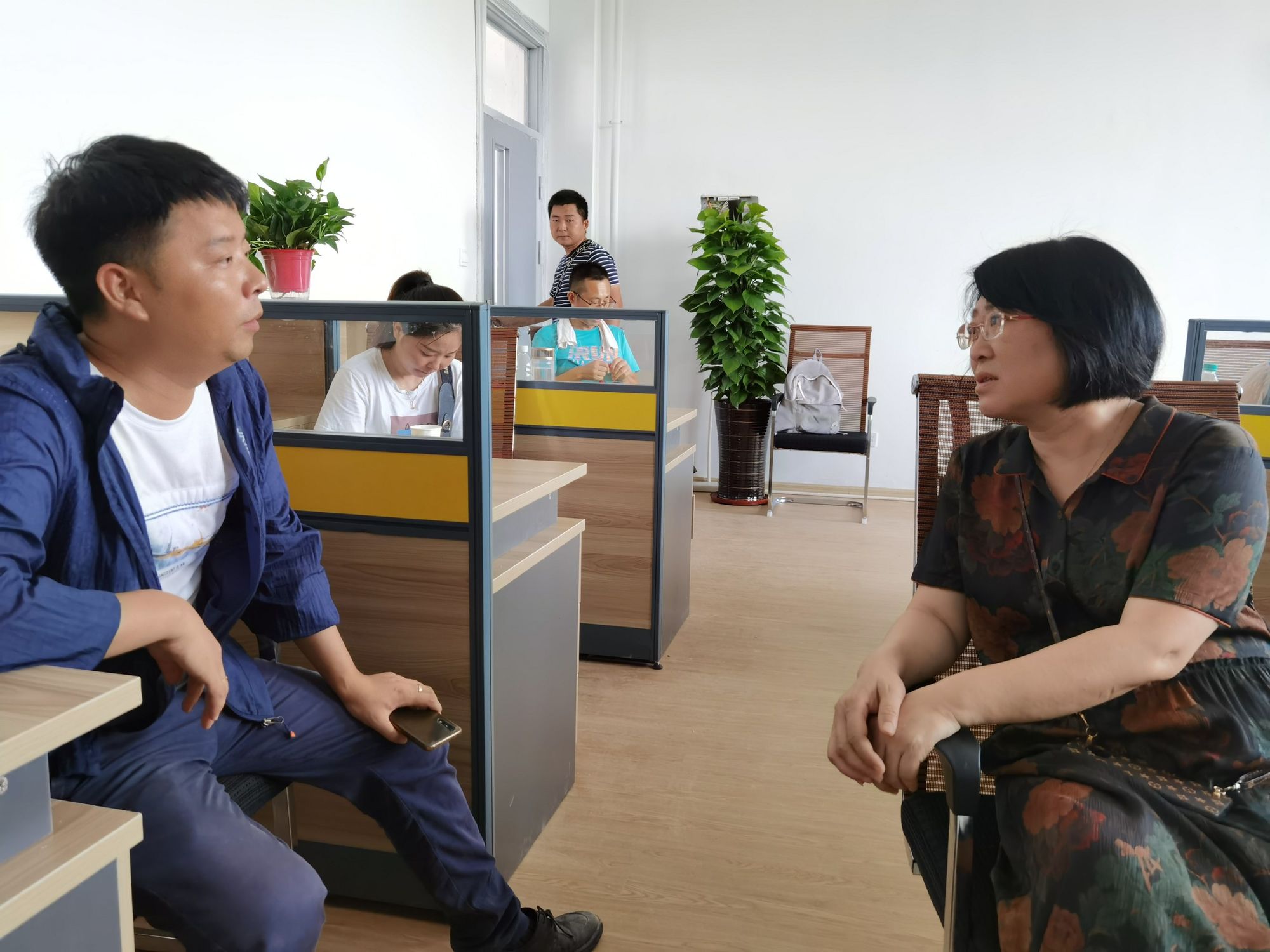 畅享无界沟通，学生与教师一键联系